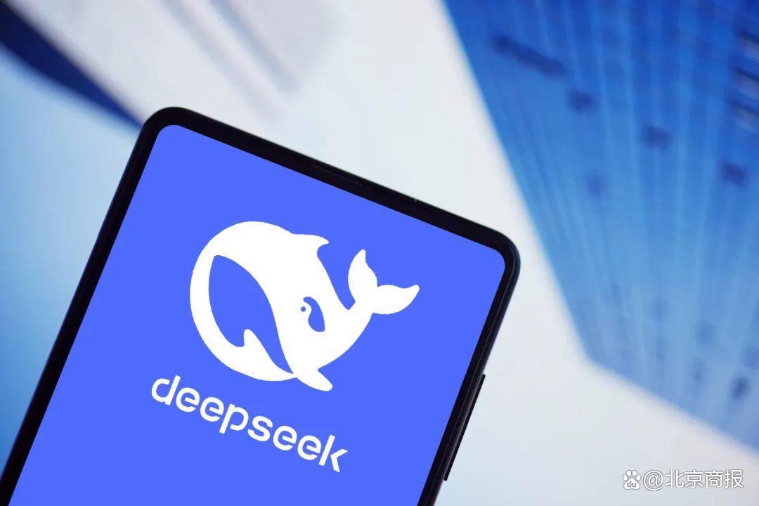 “卖的就是信息差”！借DeepSeek做社群月入18万？“教程”标价10万……紧急声明